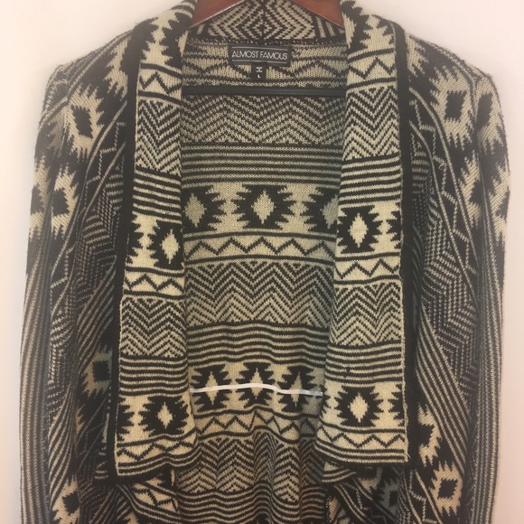 Almost Famous Sweater L Fringe Tribal Boho Aztec - Picture 7 of 8